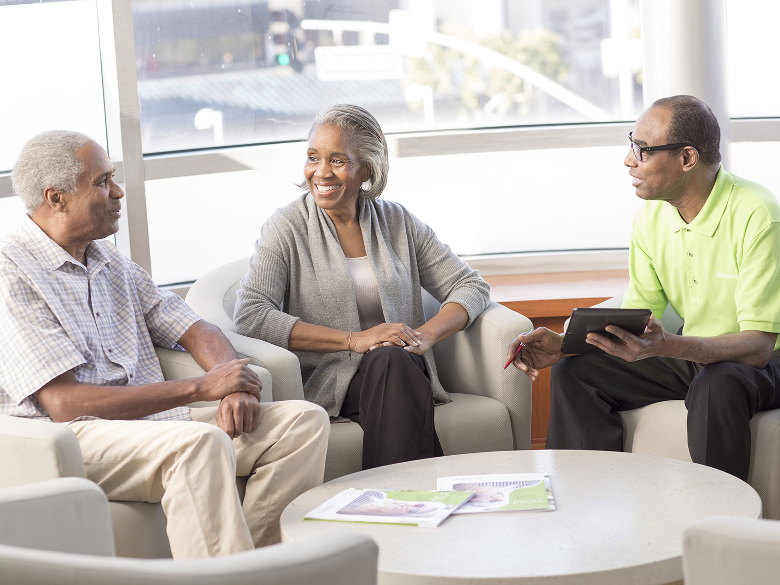 A senior couple talking with a Humana agent.